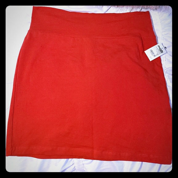 Brand new Bodycon skirt - Picture 2 of 3